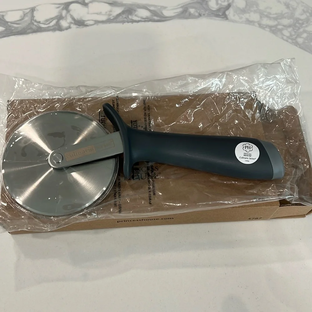 Princess House pizza cutter.